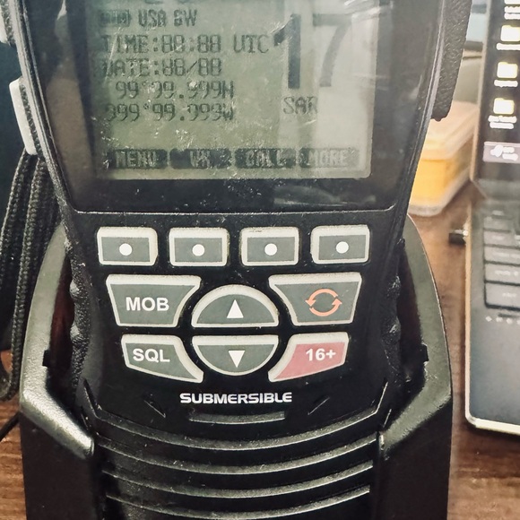 Cobra Marine HH600 DSC GPS Floating Handheld VHF Radio Bluetooth NOAA - Picture 8 of 9